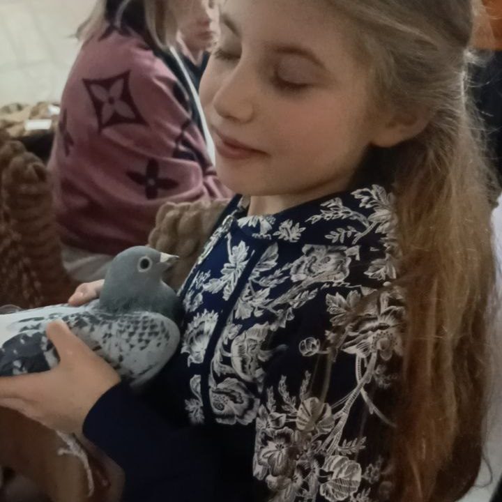 photo_5404820191868740050_y
